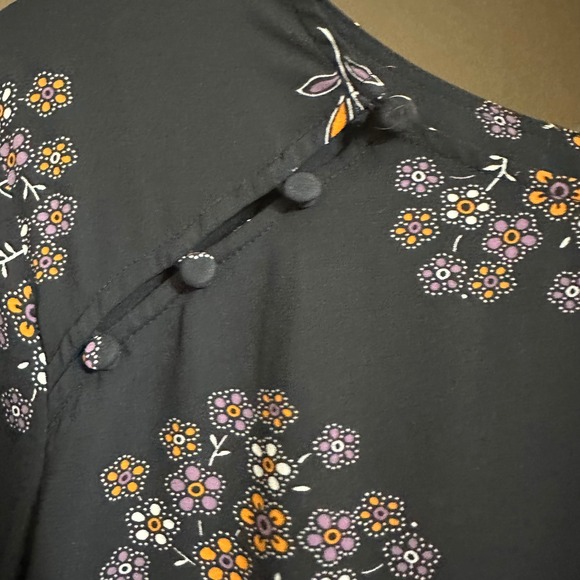 LOFT Women's Black Floral Print Keyhole Button Back Blouse XL Whimsigoth - Picture 7 of 10